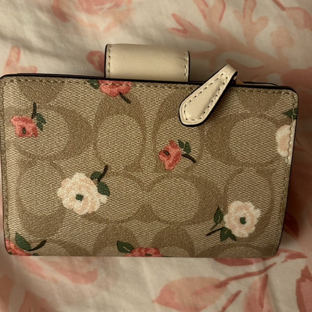 Coach light khaki floral multi wallet nwt - Picture 6 of 10